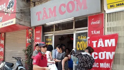 Nắng nóng cực điểm, dân vật vã tìm quán cơm