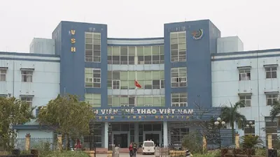 Bác sĩ bị đánh, bắt quỳ xin lỗi tại bệnh viện