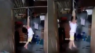 Mẹ nuôi treo con gái 5 tuổi lơ lửng trên xà nhà