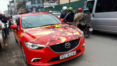 Hàng trăm xế hộp 'biến hình' cổ vũ U-23 Việt Nam