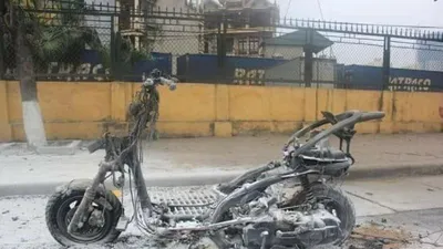 Xe cháy ngùn ngụt, tài xế liều mình lao vào lấy đồ