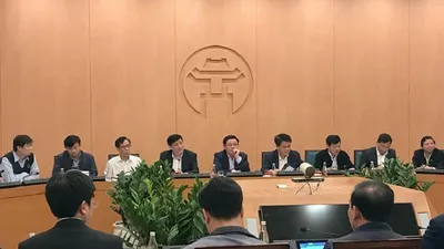 Hà Nội họp khẩn trong đêm về dịch COVID-19