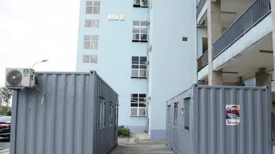 Bệnh viện chế container làm phòng cách ly chống COVID-19
