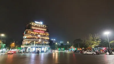 Hà Nội vắng vẻ giữa đại dịch COVID-19