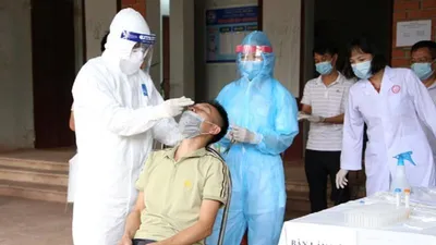 1 bệnh nhân COVID-19 được ra viện, về đến quê lại dương tính