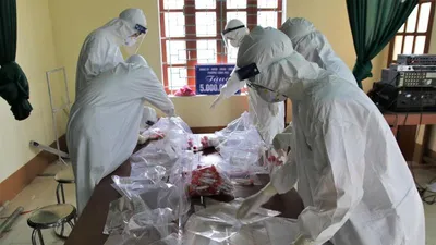 Xét nghiệm COVID-19 vượt 300% công suất, cháy cả máy