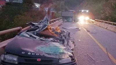 Tai nạn ô tô nghiêm trọng khiến 6 người thương vong