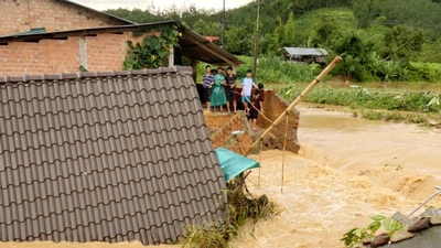 Mưa to ở Gia Lai và Kon Tum cuốn trôi nhiều tài sản, hoa màu