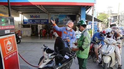 Thường vụ Quốc hội chốt giảm thuế bảo vệ môi trường 2.000 đồng/lít xăng từ 1-4