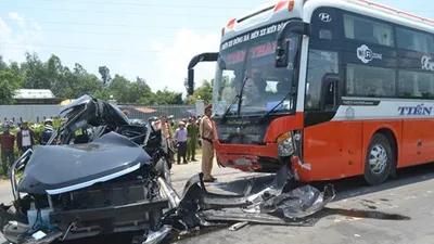 Tước giấy phép của hãng có xe tông chết bảy người