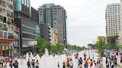 Mở xe buýt điện qua phố đi bộ Nguyễn Huệ