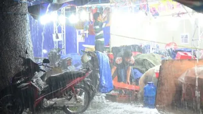 Clip Sài Gòn mưa như trút, gần 500 gian hàng triển lãm 'chết đứng'