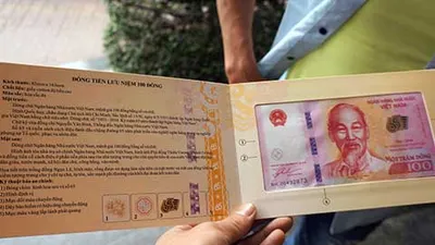 Hôm nay TP.HCM chính thức bán tiền lưu niệm 100 đồng