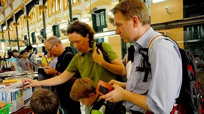 Du lịch TP.HCM: Phải xóa tour nghèo, giảm chèo kéo