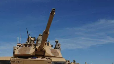 Xe tăng Mỹ rầm rộ tập kết gần biên giới Nga