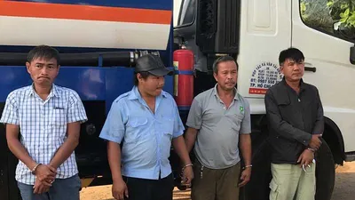 Bắt hơn 30 người trong đường dây rút ruột xăng dầu
