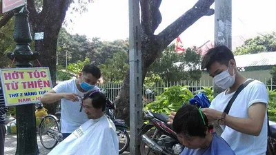 Từ Biên Hòa, anh Tân lên Sài Gòn hớt tóc miễn phí 