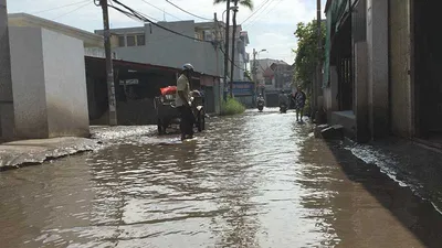 Đường ngập quanh năm, bước ra là sợ ngã