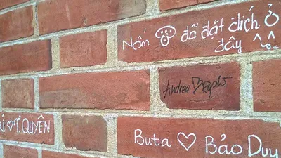 Đừng bôi bẩn nhà thờ Đức Bà!