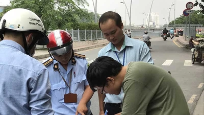 Bình Thạnh tung “tuyệt chiêu” xử vi phạm vỉa hè