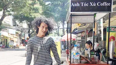 ‘Anh tóc xù’ và nghĩa cử ngày thứ Bảy