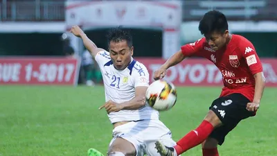 Vừa đá vừa ‘chạy’