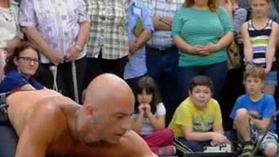 Ảo thuật gia đường phố thách thức mọi định luật vật lý