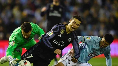 Xem Ronaldo 'làm xiếc' với bóng