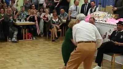 Cặp đôi U70 khiêu vũ điêu luyện