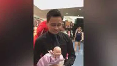 Búp bê biết cười đùa, hờn dỗi như em bé