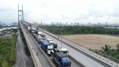 Vì sao cầu Phú Mỹ, cảng Cát Lái liên tục kẹt cứng?