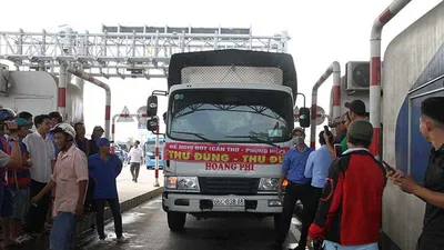 Tài xế phản đối, BOT Cần Thơ-Phụng Hiệp phải xả trạm