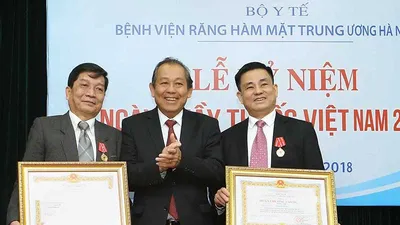Phó Thủ tướng chúc mừng Ngày Thầy thuốc Việt Nam