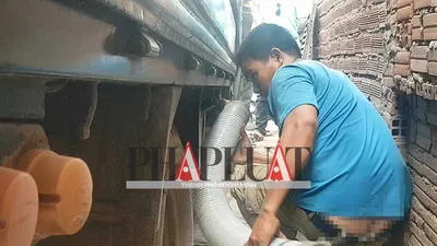 Kinh hãi: Phân hầm cầu xả thẳng ra kênh