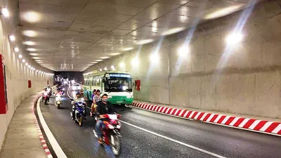 Lắp dải phân cách để ngăn xe máy vào hầm chui An Sương