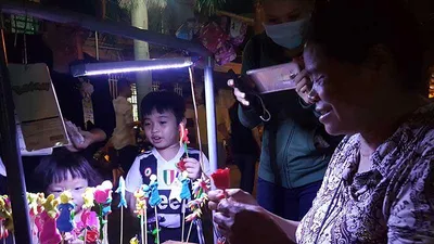 Bà Thanh không bỏ được nghề tò he 