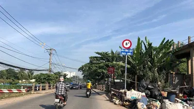 Nguy cơ sập cầu vì gồng gánh nhiều xe quá tải