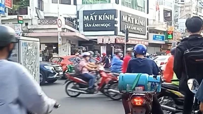 Mùa nắng nóng, lo ngại ‘bom’ gas giữa phố