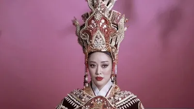 Video: Hoa hậu Khánh Vân hóa thân thành thái hậu Dương Vân Nga