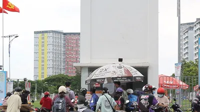 Video: Sinh viên rời ký túc xá để làm khu cách ly COVID-19