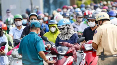 Video: Xe kẹt cứng ở chốt chặn vì dừng khai báo y tế