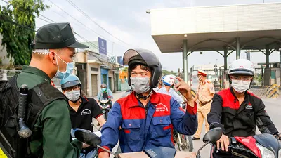 Người dân quay về khi đến các chốt kiểm dịch ở Đồng Nai