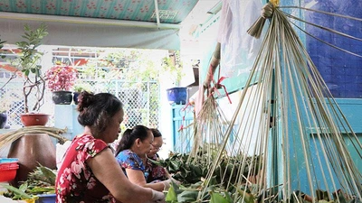 Video: Hàng trăm ngàn chiếc bánh ú nước tro ra lò dịp Tết Đoan Ngọ