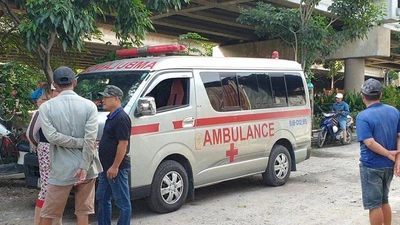 Video: Phát hiện thi thể người đàn ông nghi nhảy cầu cách đây 2 ngày