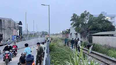 Video: Thanh niên bị tàu hỏa tông tử vong lúc rạng sáng