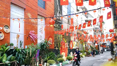 Hẻm nhỏ ‘chịu chơi’, chi hàng chục triệu làm đường hoa mini đón Tết