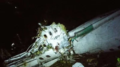 Hình ảnh hiện trường máy bay rơi chở đội bóng Brazil