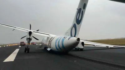 Đứng tim khi máy bay chở khách gãy càng lúc tiếp đất