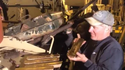 Mua xe tăng cổ, lượm được 5 thỏi vàng 2,4 triệu USD