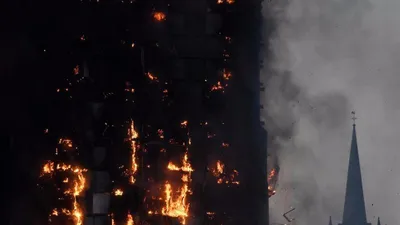 Cõng mẹ tật nguyền chạy 27 tầng lầu thoát 'hỏa ngục'